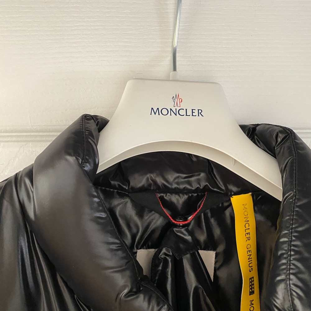 Moncler - Picture 2 of 6